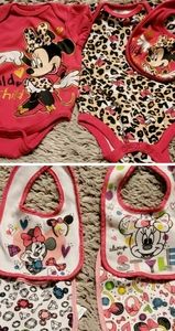 2 Disney baby 1- piece snap tees 6-9mos.w/5 bibs